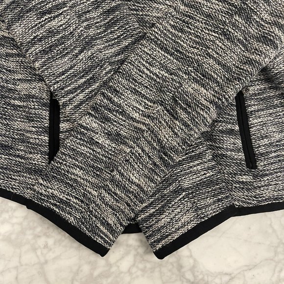 Ann Taylor Asymmetrical Collarless Blazer Women's Size M - Picture 5 of 6